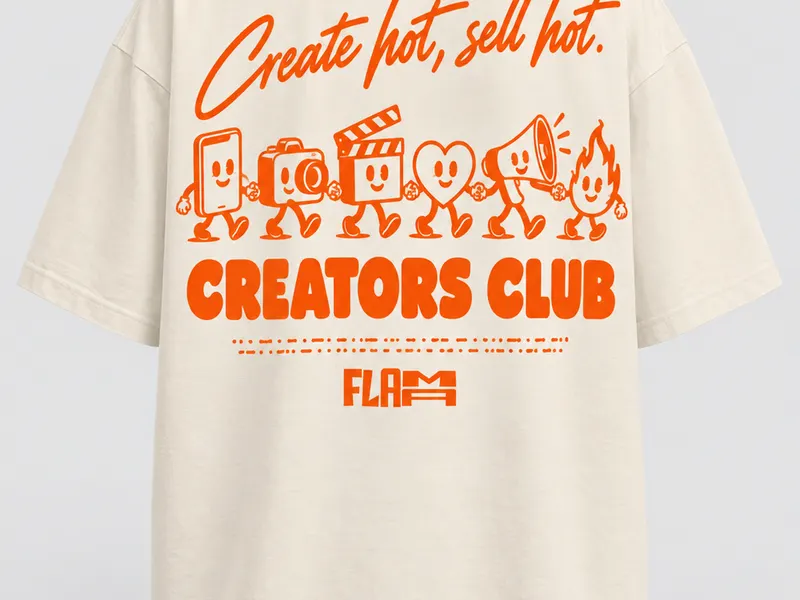 Polo crema con la ilustración Creators Club en naranja, merch de Flama Creators